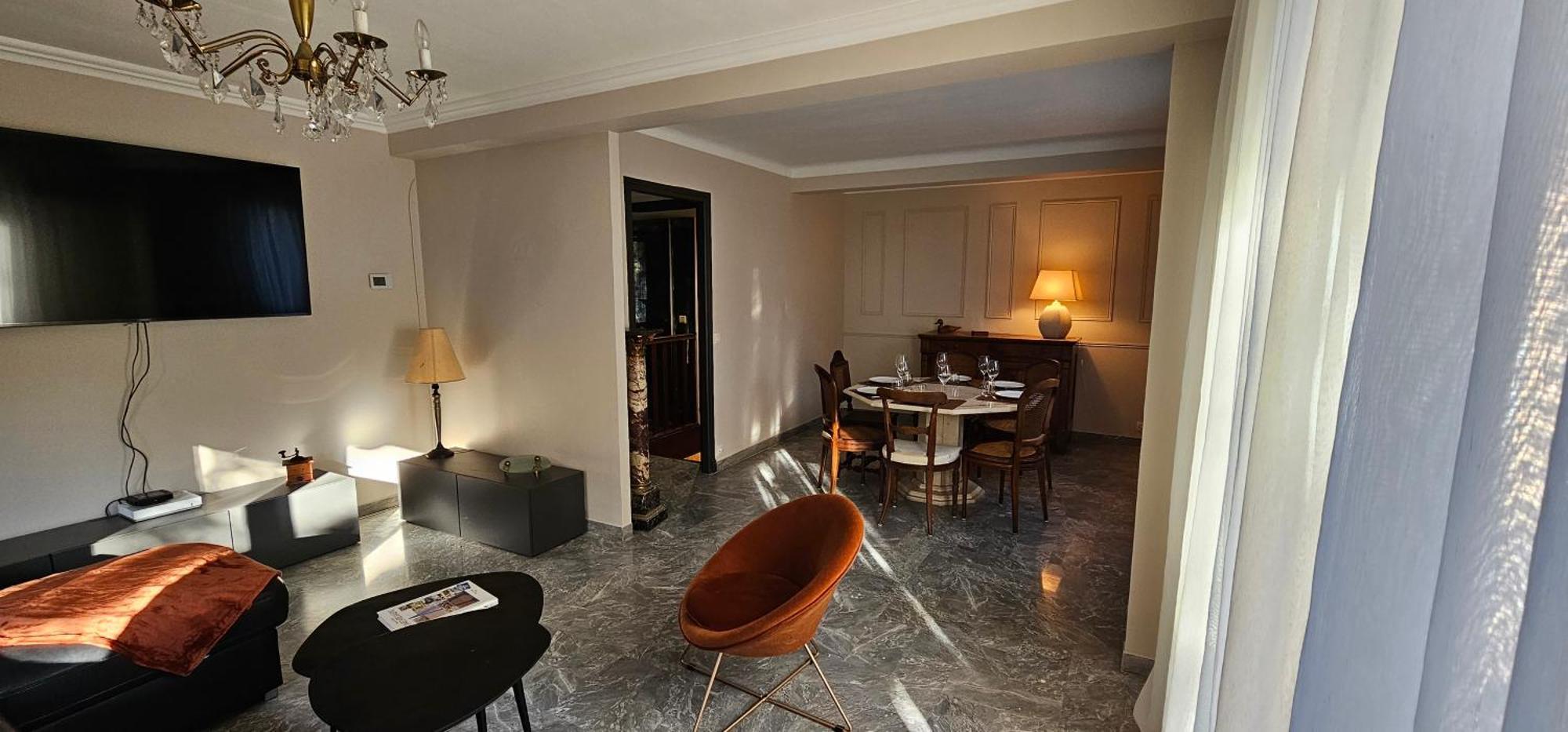Duplex Climatise 100m2, Jardin, Garage Individuel Clos Apartment